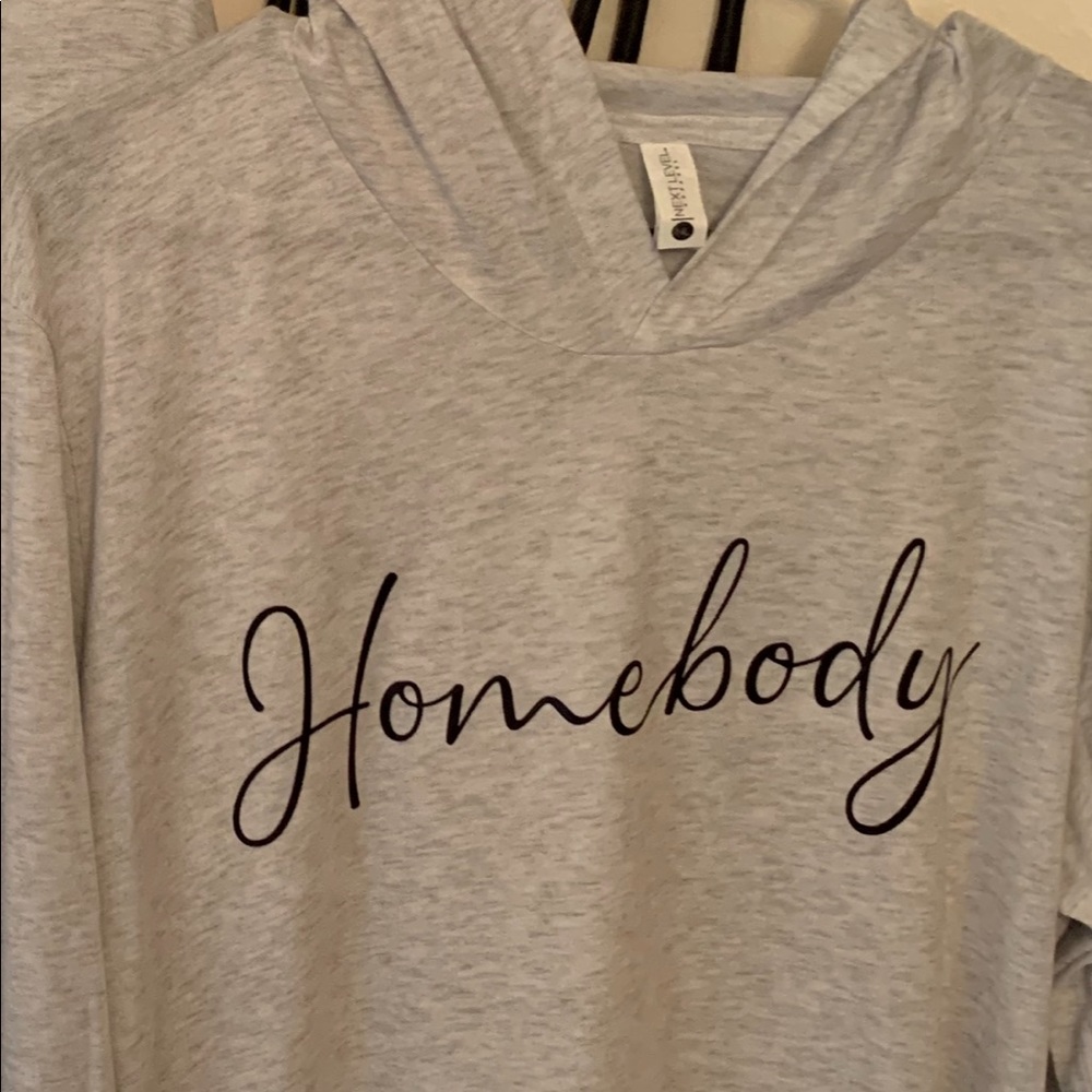 Homebody hooded t